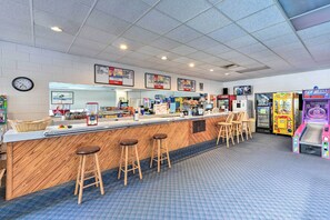 Apartment (2 Bedrooms) | Interior - Summer Winds Resort Condo w/ Ocean Views! (Atlantic Beach)