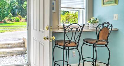 3 Mi to Bourne Scenic Park: Quaint Cape Cod Apt