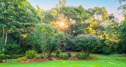 3 Mi to Bourne Scenic Park: Quaint Cape Cod Apt