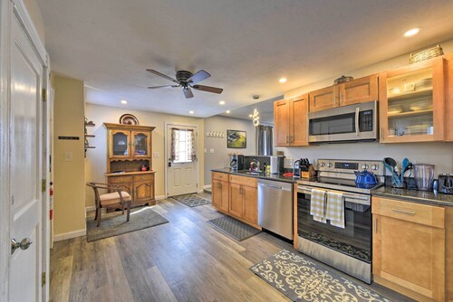 Cozy Getaway - 10 Miles to Mount Wachusett Skiing!