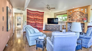 A living room with a fireplace, a television, and a ceiling fan. - Pet-friendly Eureka Home ~ 6 Mi to Old Town! (Eureka)