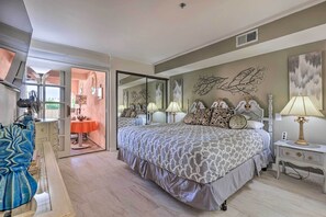 1 bedroom, iron/ironing board, bed sheets - Charming Palm Springs Condo By Community Pool (Palm Springs)