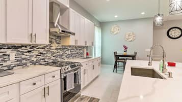 House (4 Bedrooms) | Interior