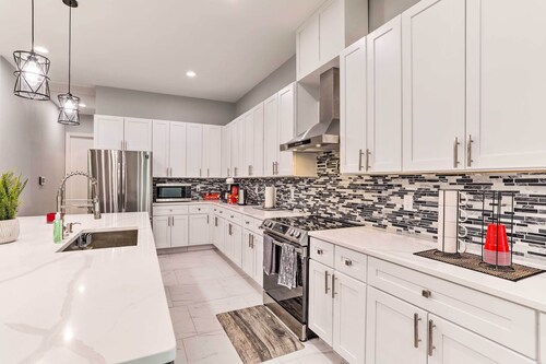 St Pete Escape w/ Patio & Yard: 6 Mi to Beach