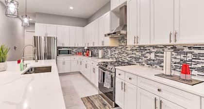 St Pete Escape w/ Patio & Yard: 6 Mi to Beach