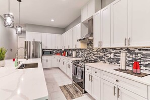 House (4 Bedrooms) | Interior