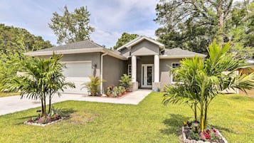 Rumah (4 Bedrooms) | Bagian depan properti