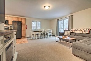 House (2 Bedrooms) | Interior - Vermont Retreat - 8 Mi to Killington Ski Area (Killington)