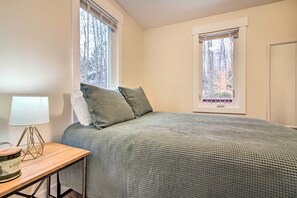 House (2 Bedrooms) | Interior - Vermont Retreat - 8 Mi to Killington Ski Area (Killington)