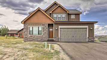 House (4 Bedrooms) | Front of property