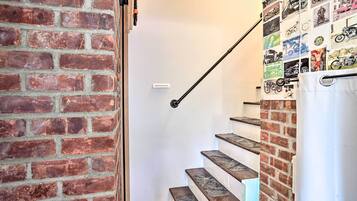 ุดูุฉ (2 Bedrooms) | ุงูู
ูุดุฃุฉ ู
ู ุงูุฏุงุฎู