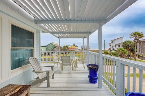 Steps to Beach: Galveston Vacation Rental!