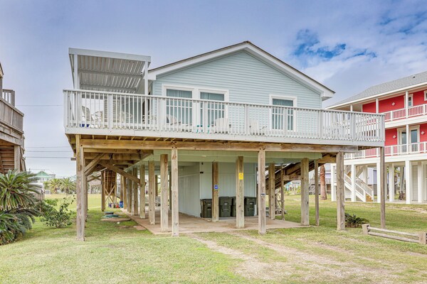 Steps To Beach: Galveston Vacation Rental! - Galveston, TX