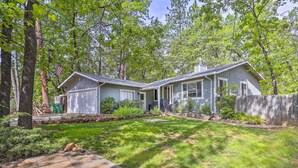 A single-story house with a front yard, garage, and a wooden fence. - Charming Shasta Lake Retreat: Boat, Hike & Fish! (Lakehead)