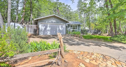 Charming Shasta Lake Retreat: Boat, Hike & Fish!