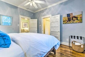 Cottage (2 Bedrooms) | Interior - Colorful Cottage w/ Deck ~ 5 Mi to Downtown! (Little Rock)