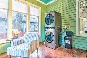 Cottage (2 Bedrooms) | Interior - Colorful Cottage w/ Deck ~ 5 Mi to Downtown! (Little Rock)