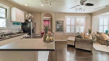 House (3 Bedrooms) | Interior