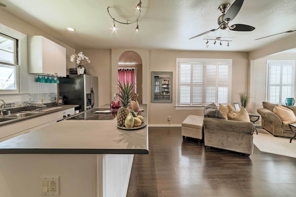 House (3 Bedrooms) | Interior - Hawaiian Hideaway w/ Yard < 2 Miles to Hilo Bay! (Hilo)