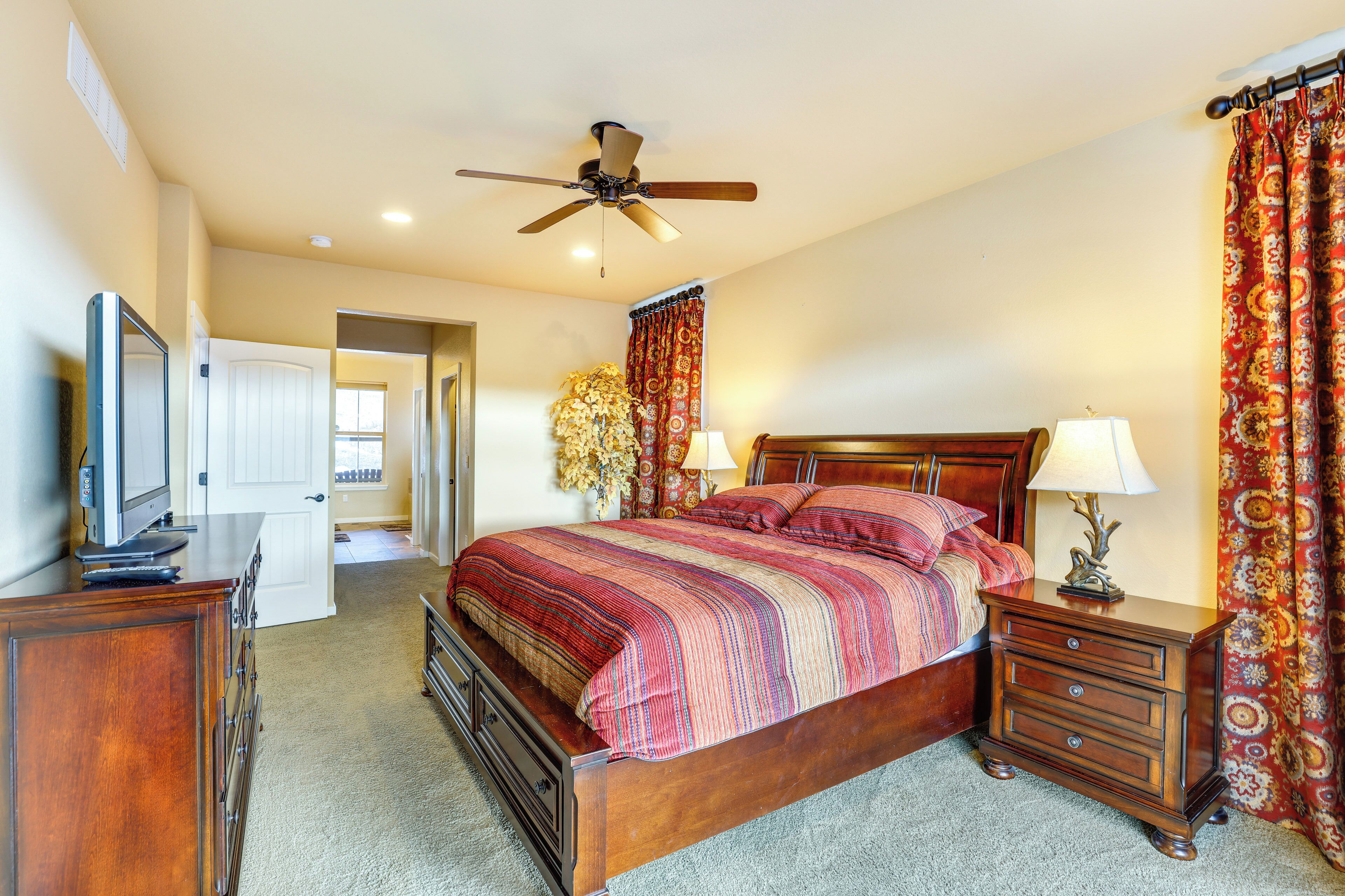 House (4 Bedrooms) | Interior