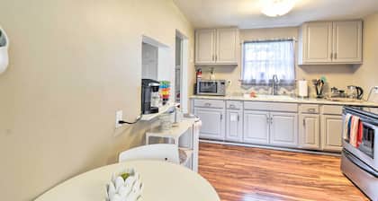 Tacoma Cottage w/ Fire Pit - Walk to Beach!