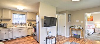 Tacoma Cottage w/ Fire Pit - Walk to Beach!