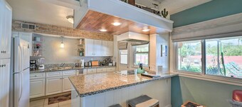 Vintage Las Vegas Oasis < 3 Mi to the Strip!