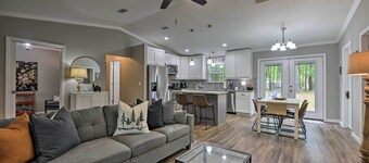 Serene Live Oak Home w/ Fire Pit by River + Sosmp!