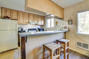 Apartment (0 Bedroom) | Interior - Cozy Mammoth Lakes Studio: 5 Mi to Ski Slopes (Mammoth Lakes)