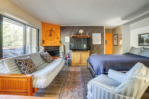 Apartment (0 Bedroom) | Interior - Cozy Mammoth Lakes Studio: 5 Mi to Ski Slopes (Mammoth Lakes)