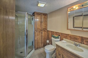 Cottage (1 Bedroom) | Interior - Boat Launch on Lake Hamilton: Cozy Cottage! (Hot Springs)