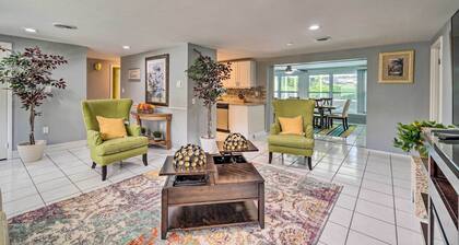 Peaceful Venice Villa w/ Patio - 2 Miles to Beach!