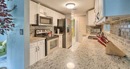 Peaceful Venice Villa w/ Patio - 2 Miles to Beach!