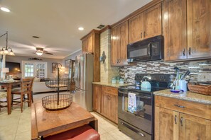 House (3 Bedrooms) | Interior