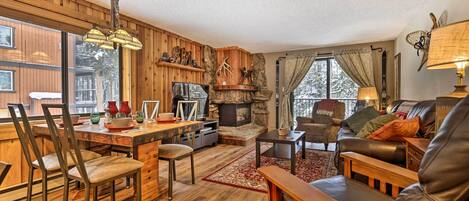 Apartment (2 Bedrooms) | Living area | TV, fireplace