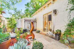 Interior - Adobe Studio: 2 Blocks to Dtwn Santa Fe Plaza! (Santa Fe)