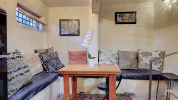 Apartment (0 Bedroom) | Interior