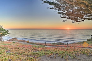 Apartment (2 Bedrooms) | Interior - Cliffside Pacifica Hideaway: Unbeatable View! (Pacifica)