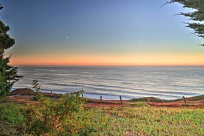 Apartment (2 Bedrooms) | Interior - < 1 Mi to Mussel Rock Park! Cliffside Pacifica Gem (Pacifica)