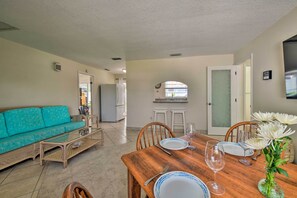 House (3 Bedrooms) | Interior - Apollo Beach Gem w/ Pool: 'the Flamingo House' (Apollo Beach)
