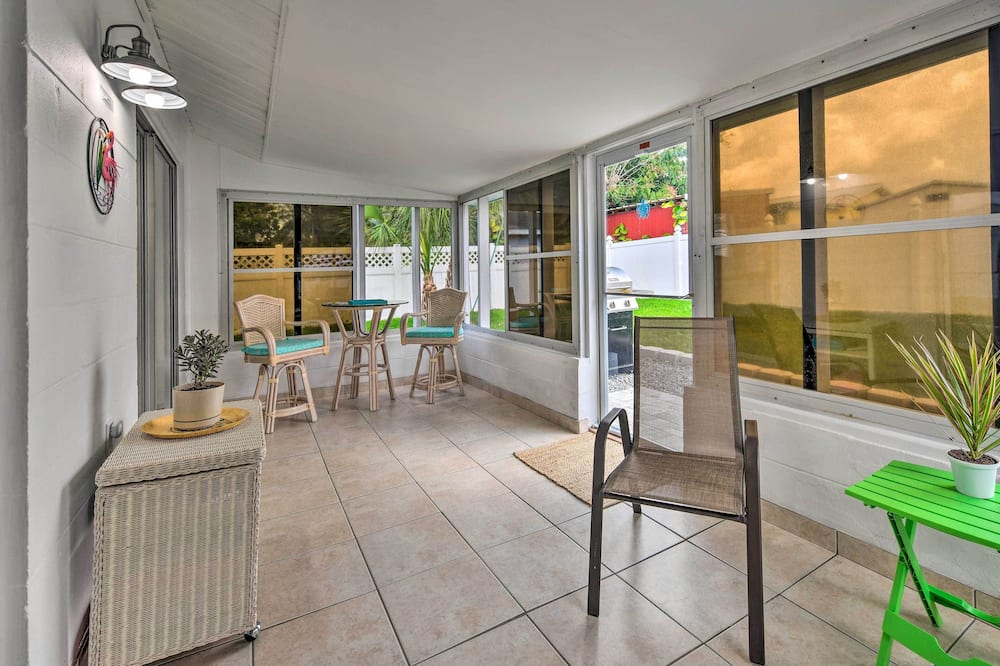 Apollo Beach Gem w/ Pool: 'the Flamingo House' - Gibsonton, FL