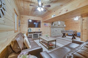 Casa (3 Bedrooms) | Área de estar | TV, lareira