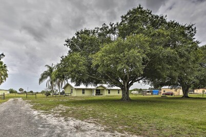 Lake Okeechobee Fishing Retreat w/ Fire Pit!
