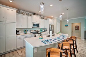 Villa (4 Bedrooms) | Private kitchen | Microwave, oven, stovetop, dishwasher - Upscale Perdido Key Resort Villa, 1 Mi to Beach! (Pensacola)