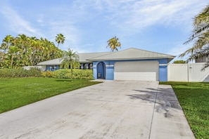 House (3 Bedrooms) | Interior - Canal-front Oasis w/ Dock & Kayaks in Cape Coral! (Cape Coral)