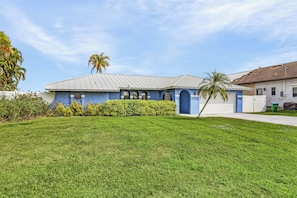 House (3 Bedrooms) | Interior - Canal-front Oasis w/ Dock & Kayaks in Cape Coral! (Cape Coral)