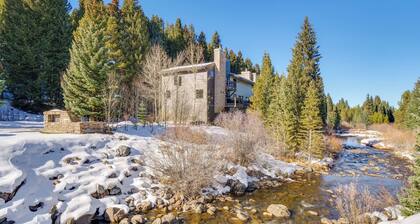 Walk to Ski Lift: Breckenridge Retreat w/ 2 Decks!