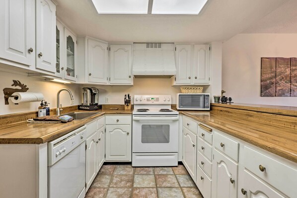 Interior - Walk to Ski Lift: Breckenridge Retreat w/ 2 Decks! (Breckenridge)