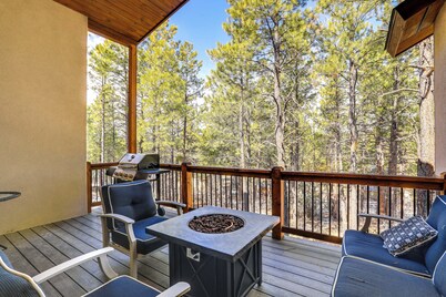 美丽的Pagosa Springs家园，带甲板和烤架