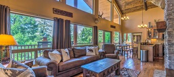 Quiet Ruidoso Cabin w/ Deck & Private Hot Tub